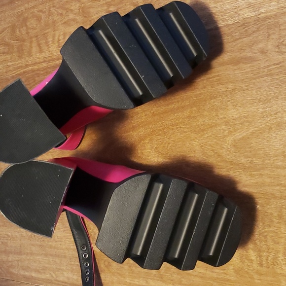 Shoes - Picture 5 of 5